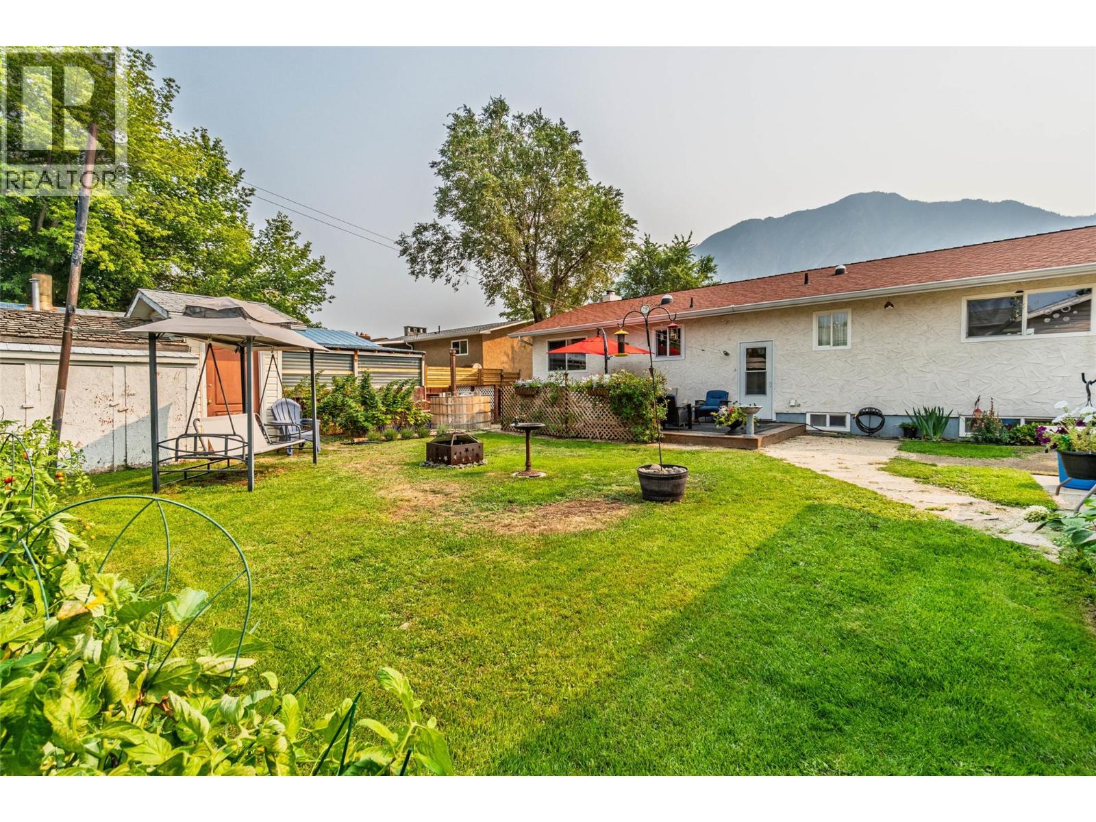520 3RD Avenue, Keremeos