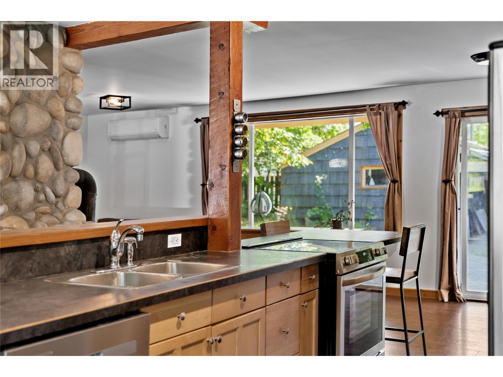 608 Mackenzie Avenue, Revelstoke