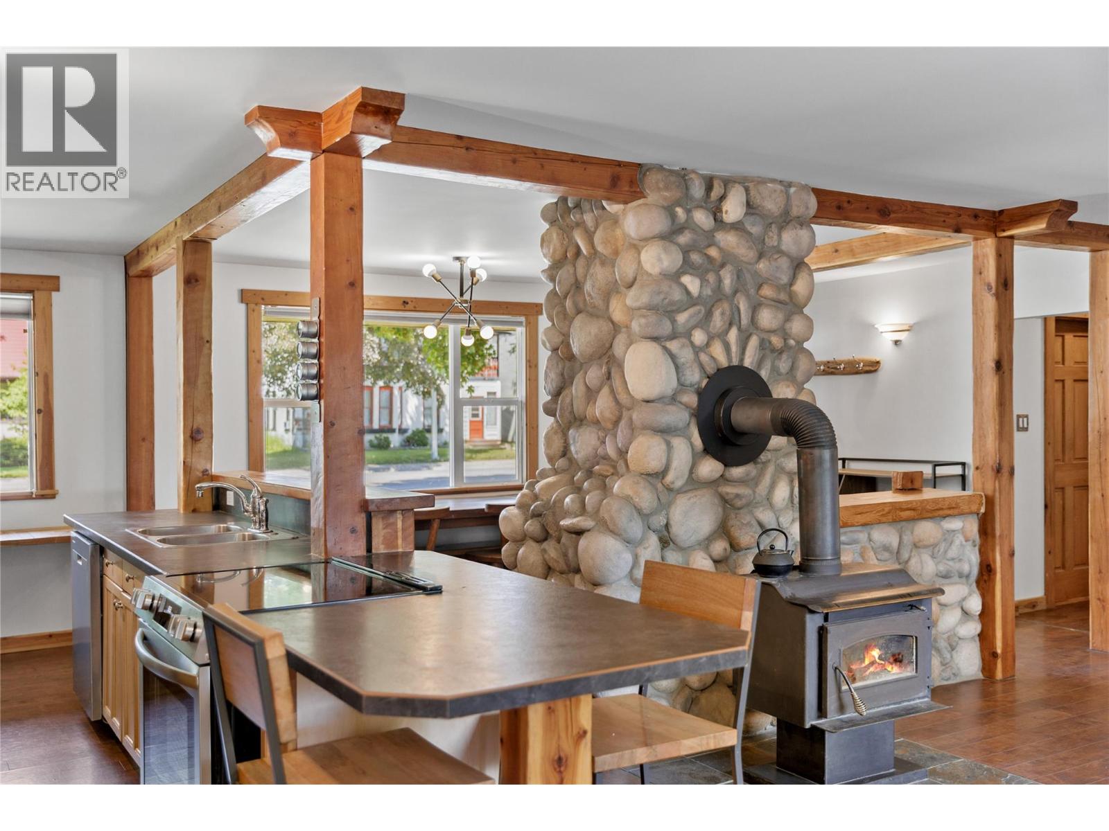 608 Mackenzie Avenue, Revelstoke