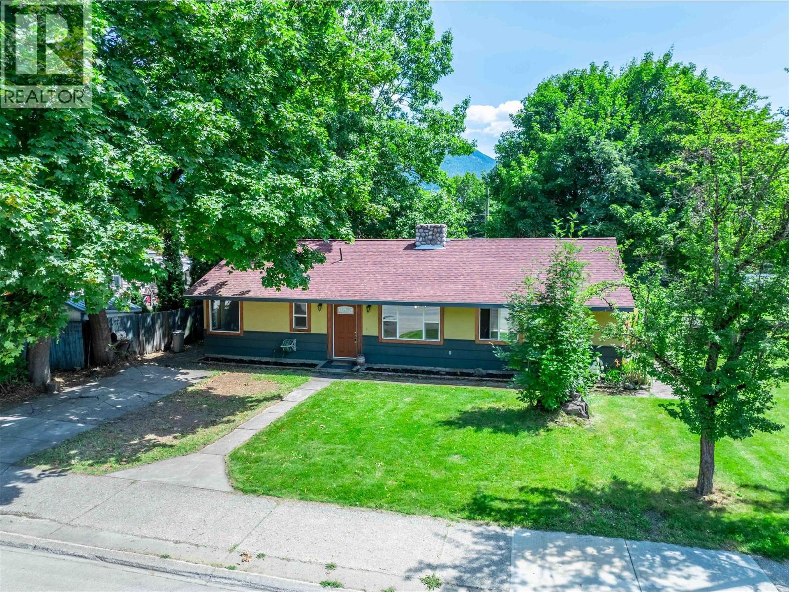 608 Mackenzie Avenue, Revelstoke