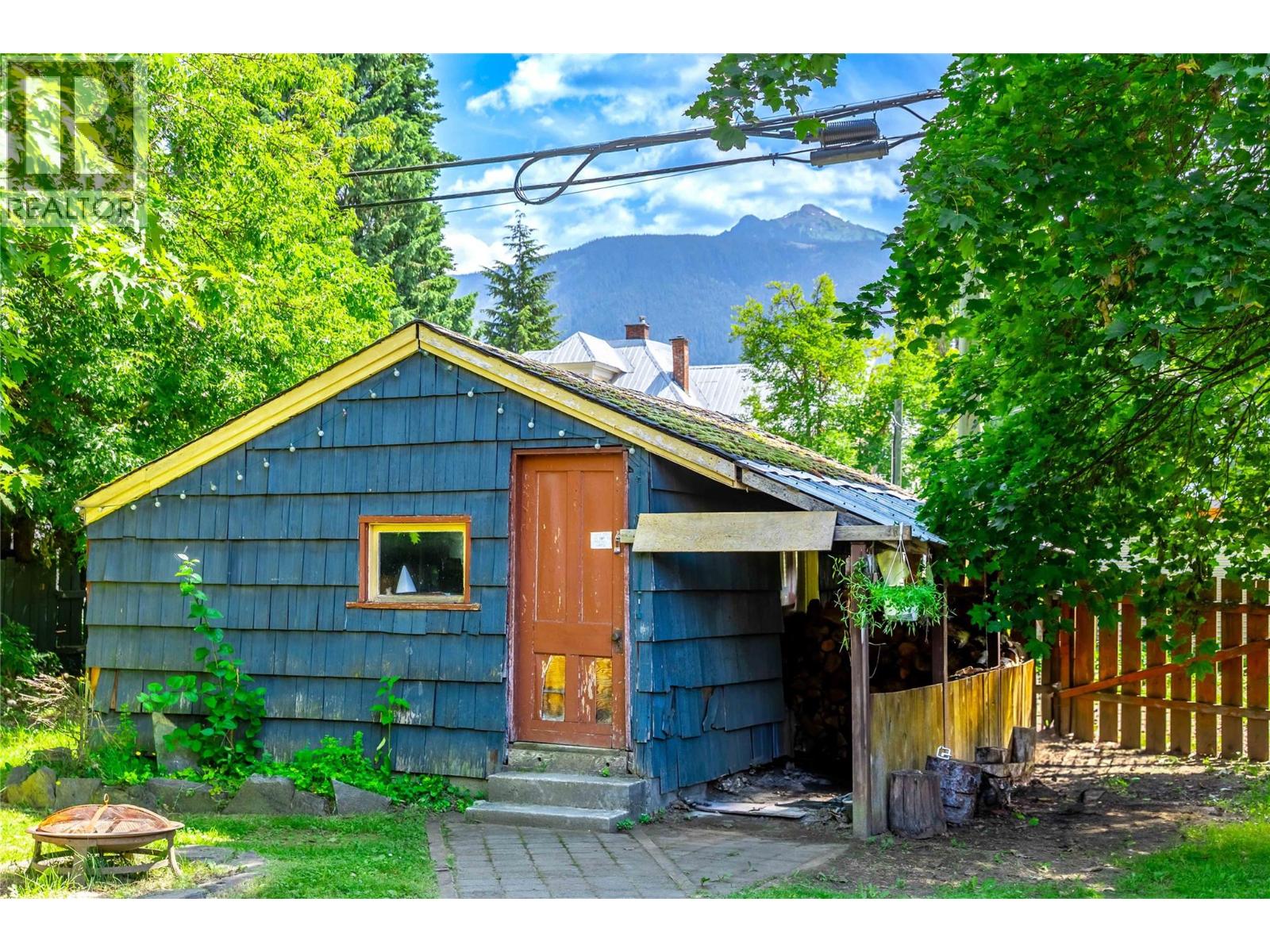 608 Mackenzie Avenue, Revelstoke