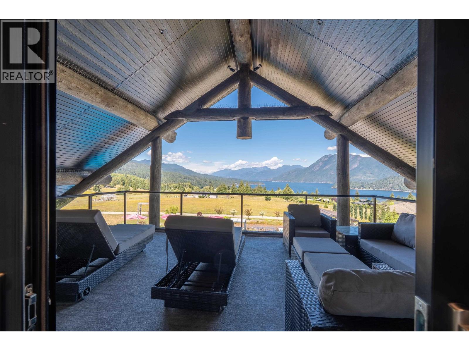 6316 CROWSTON ROAD, Sechelt