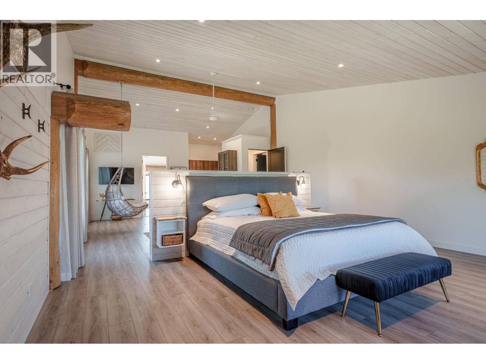 6316 CROWSTON ROAD, Sechelt