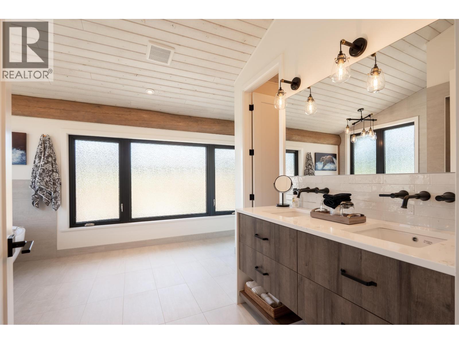 6316 CROWSTON ROAD, Sechelt