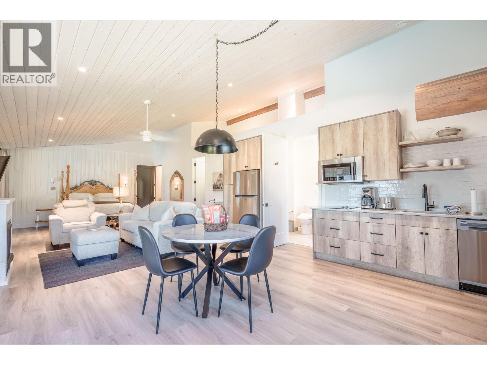 6316 CROWSTON ROAD, Sechelt