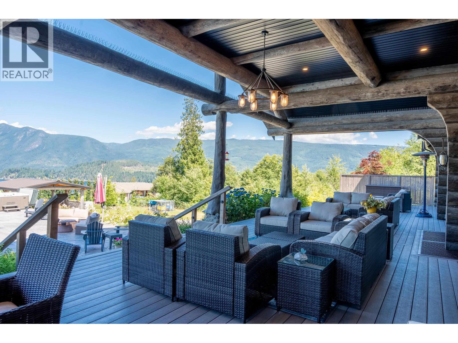 6316 CROWSTON ROAD, Sechelt