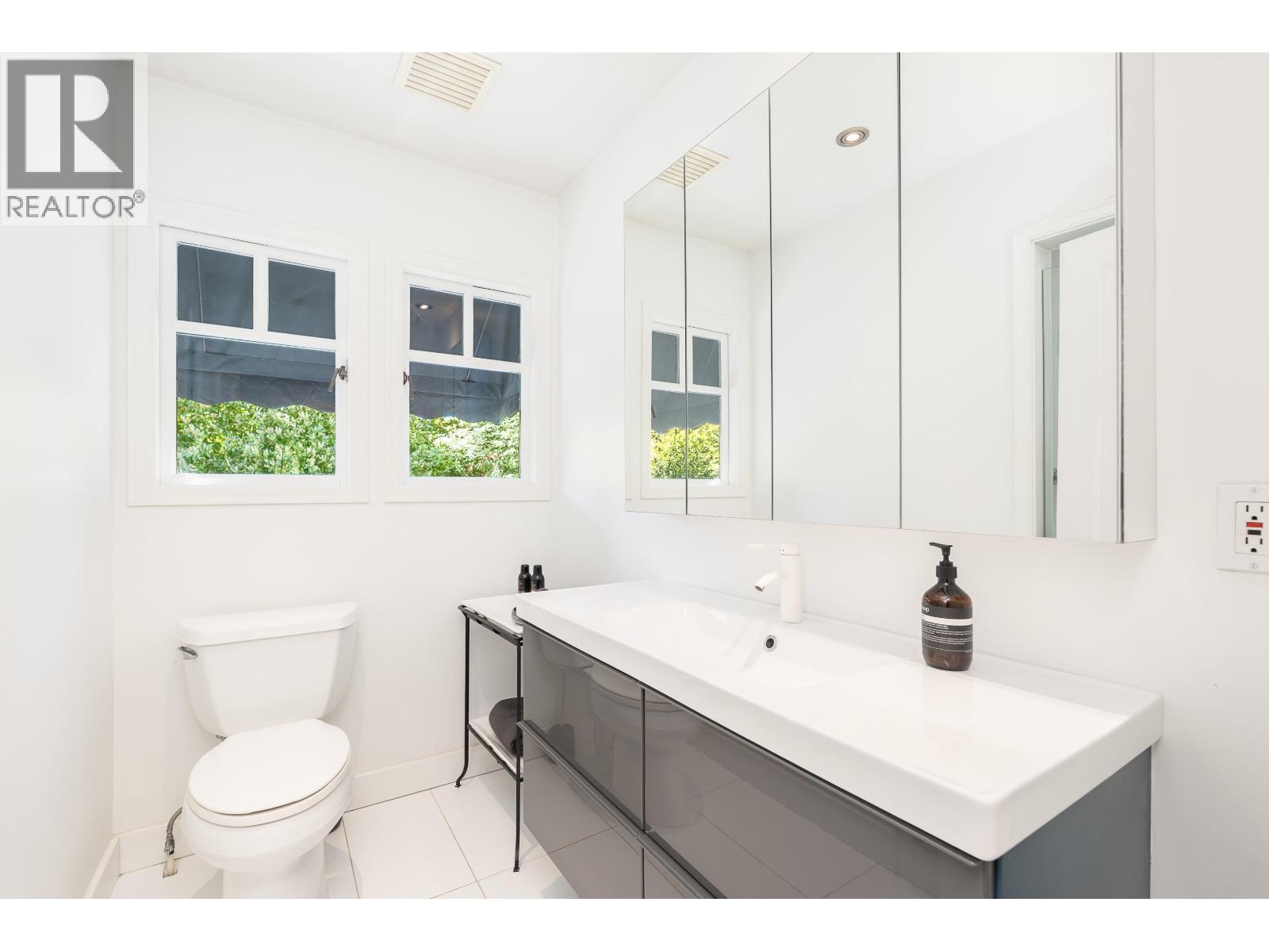 4678 W 9TH AVENUE, Vancouver