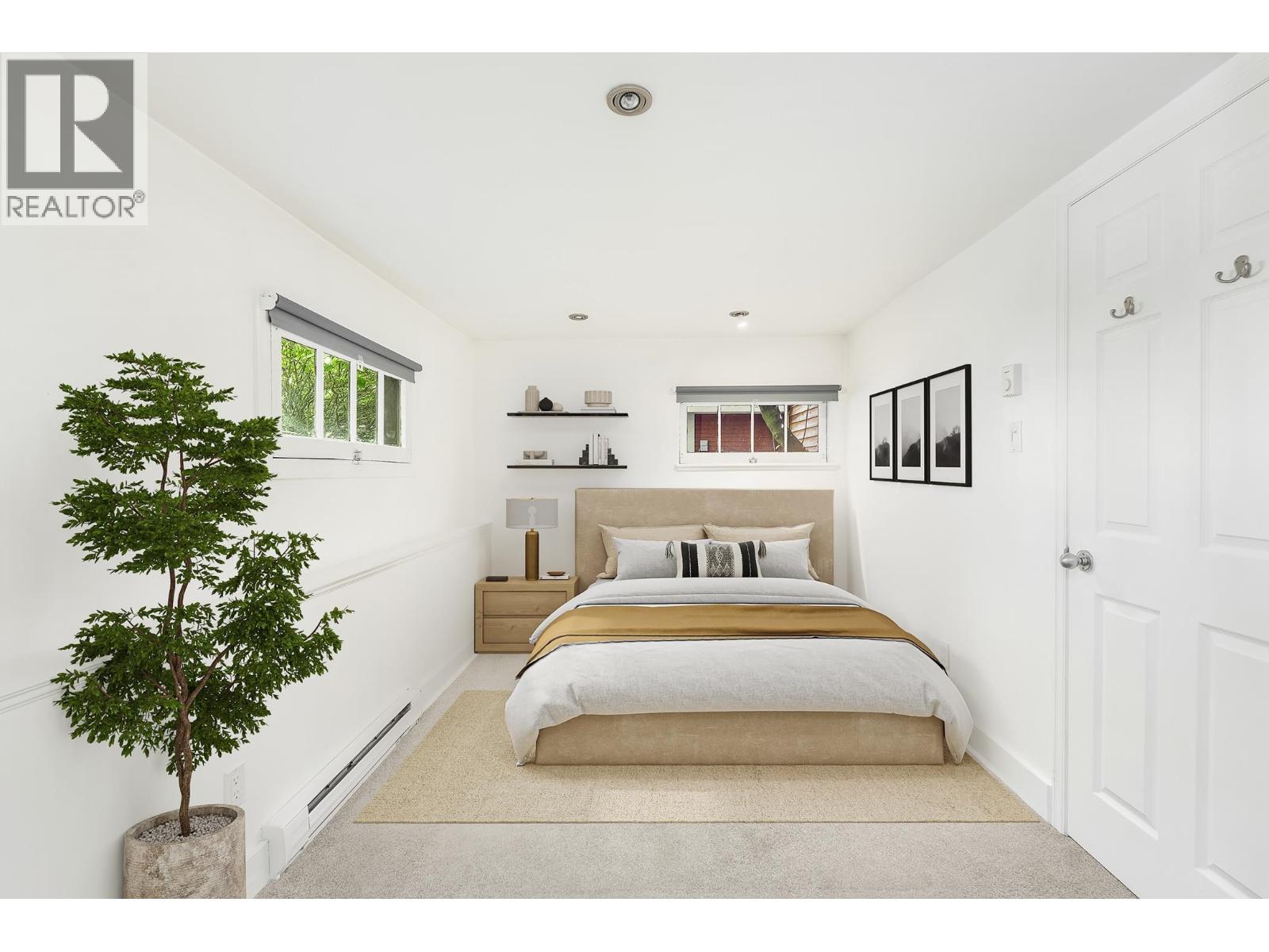 4678 W 9TH AVENUE, Vancouver