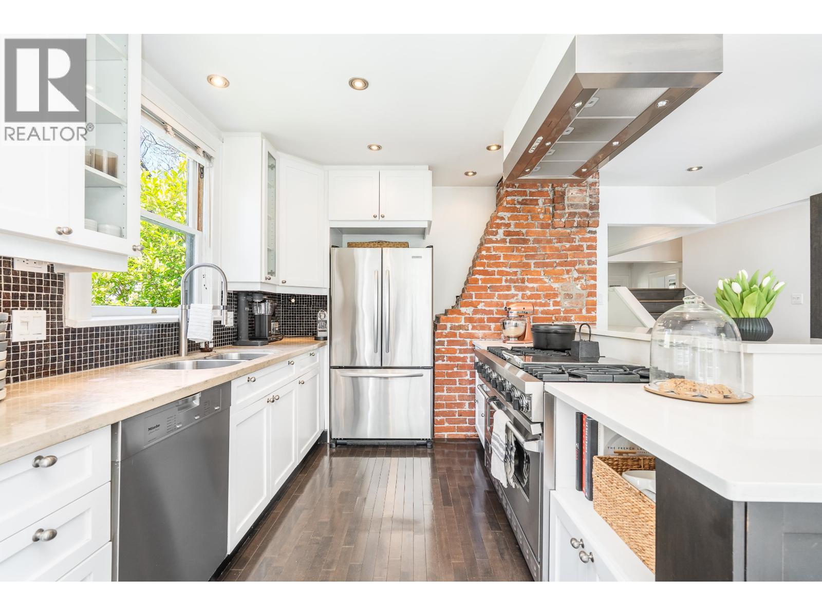 4678 W 9TH AVENUE, Vancouver