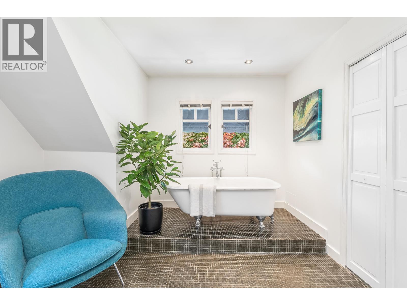 4678 W 9TH AVENUE, Vancouver