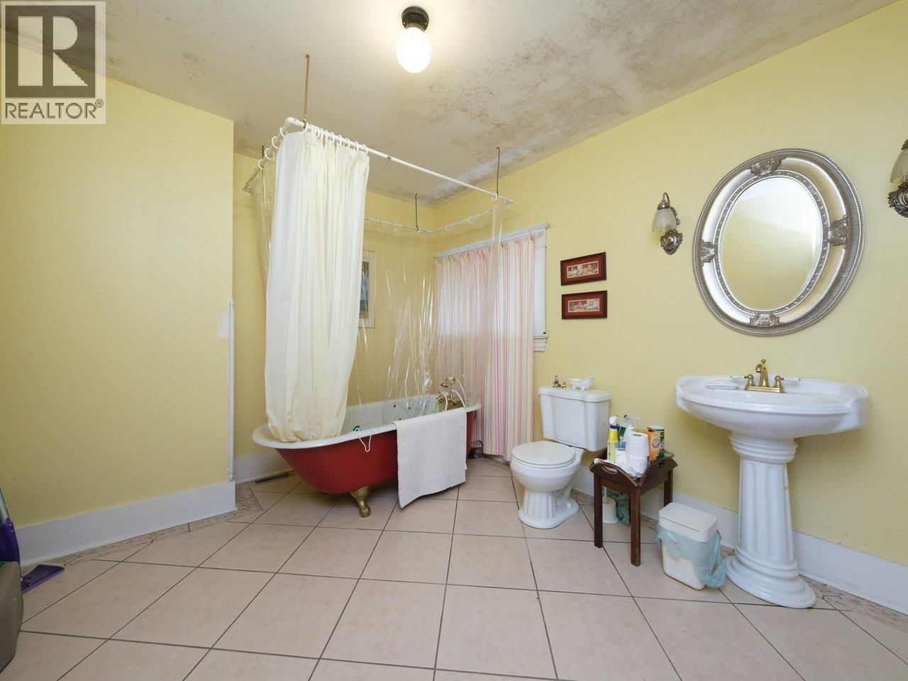 418 E KEITH ROAD, North Vancouver