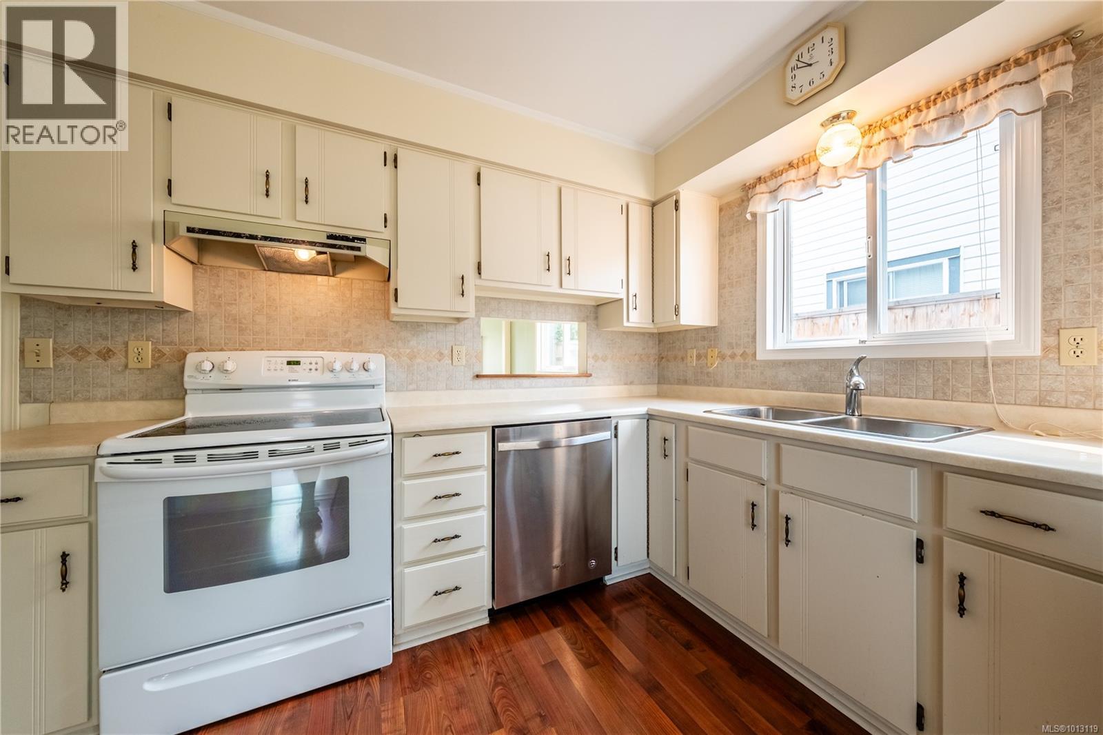 723 Phillips St, Parksville
