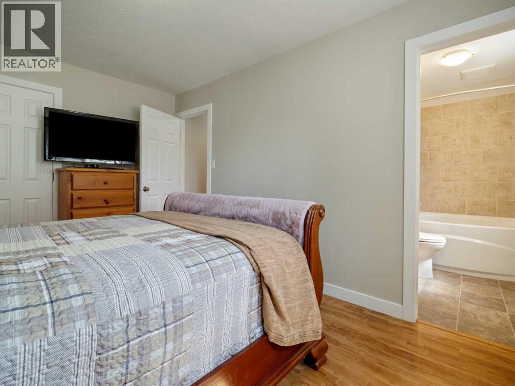 Single Family House Bungalow for Sale in  Normandy Road S Glendale Lethbridge 
