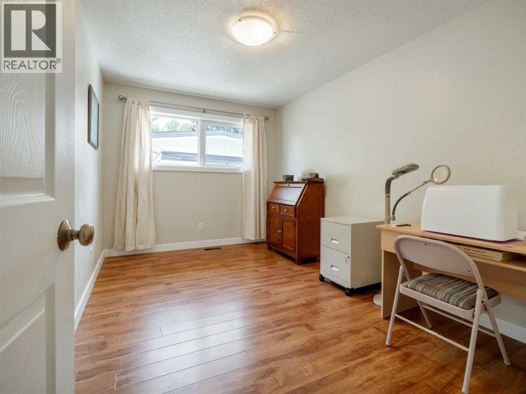 Single Family House Bungalow for Sale in  Normandy Road S Glendale Lethbridge 