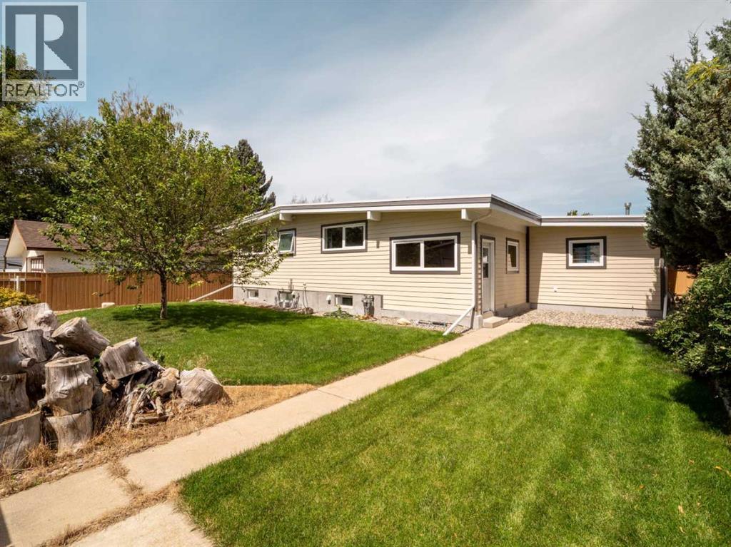 Single Family House Bungalow for Sale in  Normandy Road S Glendale Lethbridge 