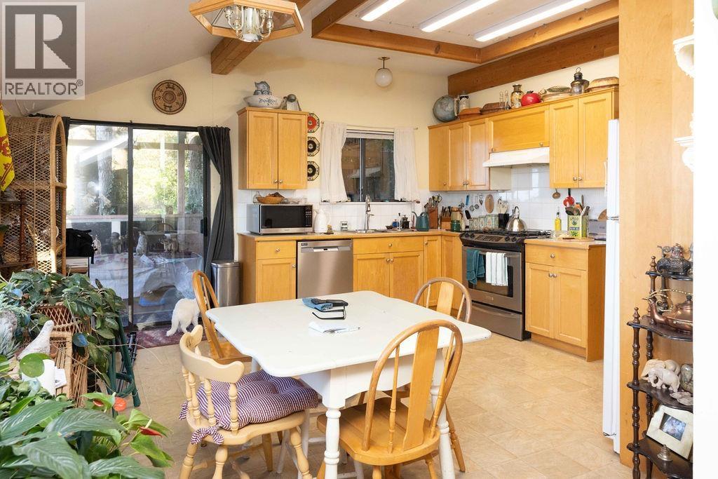 1618 OCEAN BEACH ESPLANADE, Gibsons