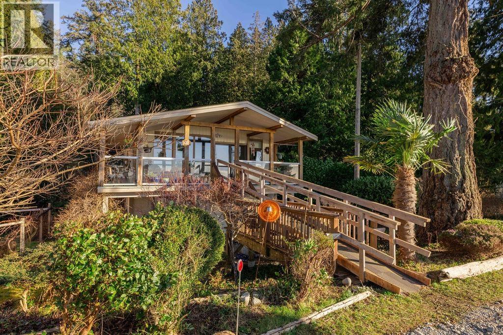 1618 OCEAN BEACH ESPLANADE, Gibsons