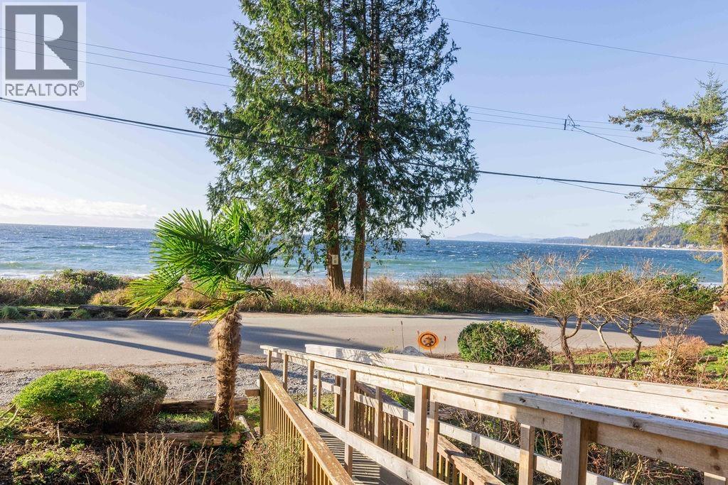 1618 OCEAN BEACH ESPLANADE, Gibsons