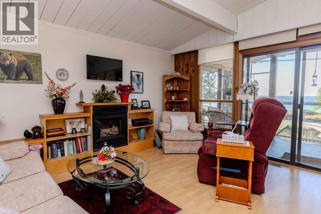 1618 OCEAN BEACH ESPLANADE, Gibsons