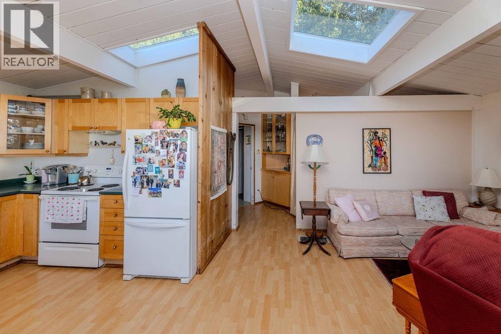 1618 OCEAN BEACH ESPLANADE, Gibsons