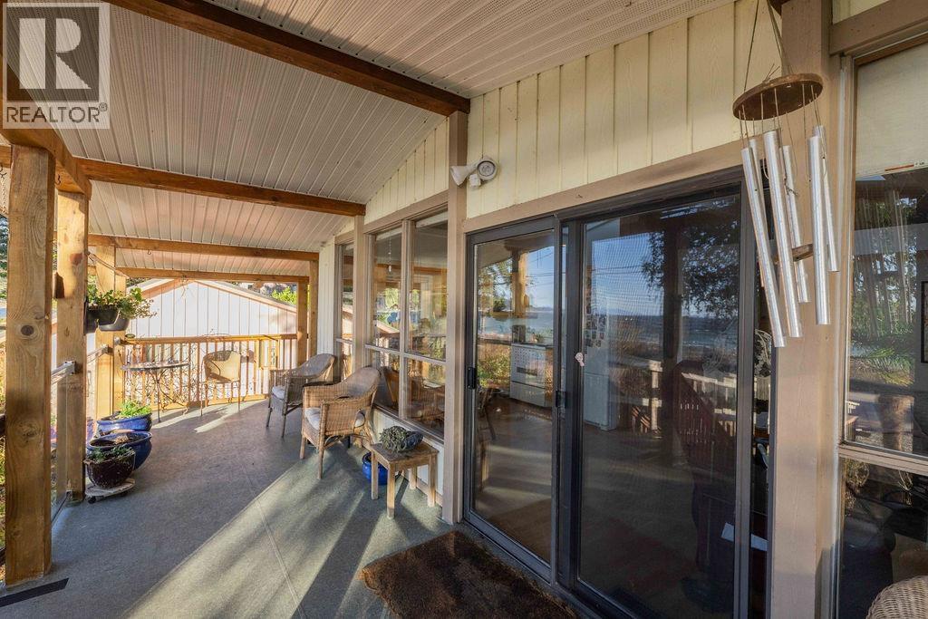 1618 OCEAN BEACH ESPLANADE, Gibsons
