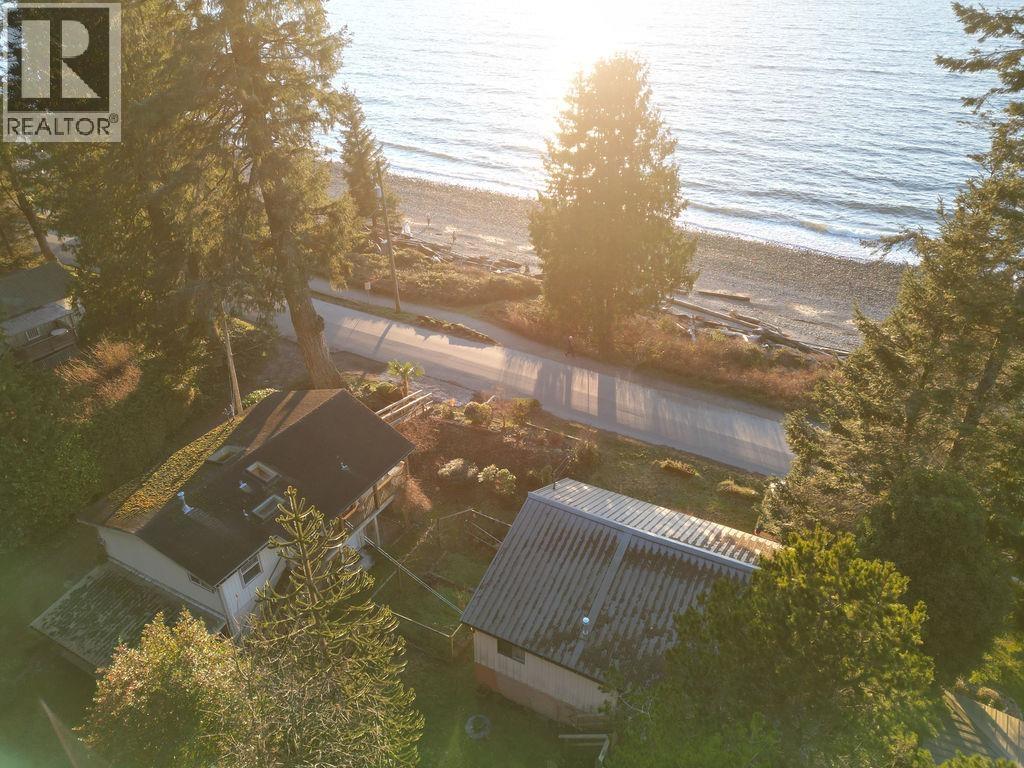 1618 OCEAN BEACH ESPLANADE, Gibsons