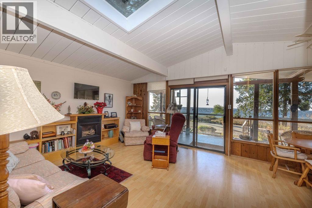 1618 OCEAN BEACH ESPLANADE, Gibsons