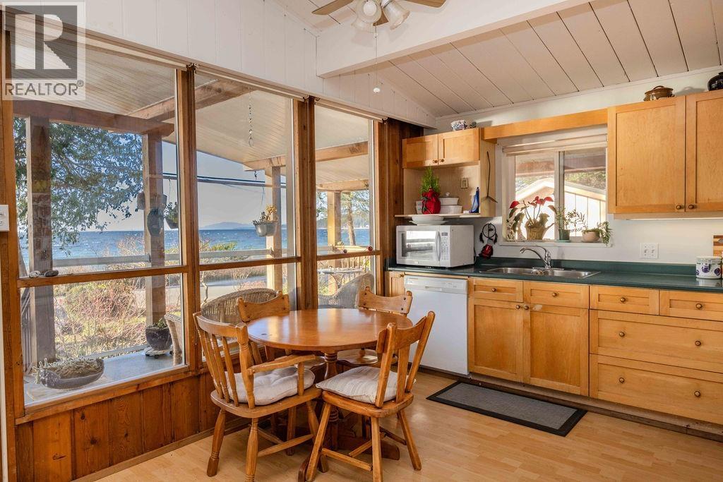 1618 OCEAN BEACH ESPLANADE, Gibsons