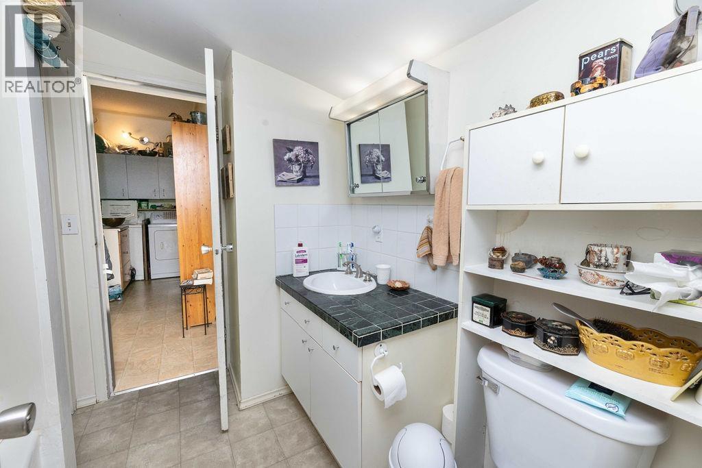 1618 OCEAN BEACH ESPLANADE, Gibsons