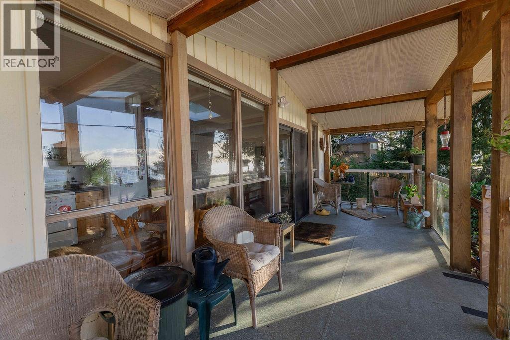 1618 OCEAN BEACH ESPLANADE, Gibsons