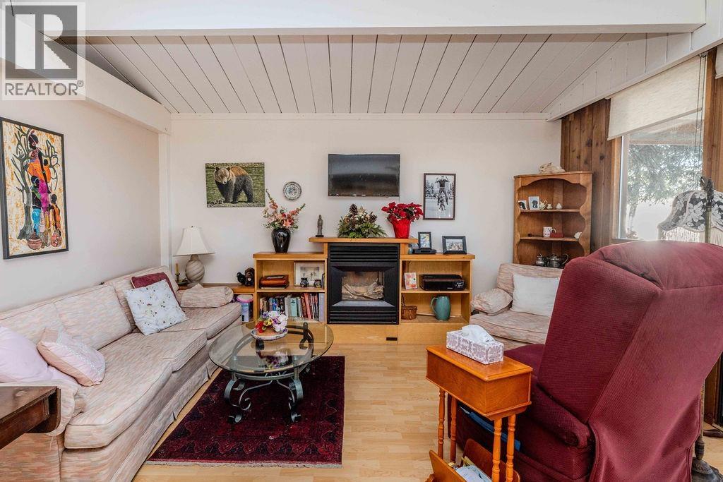 1618 OCEAN BEACH ESPLANADE, Gibsons