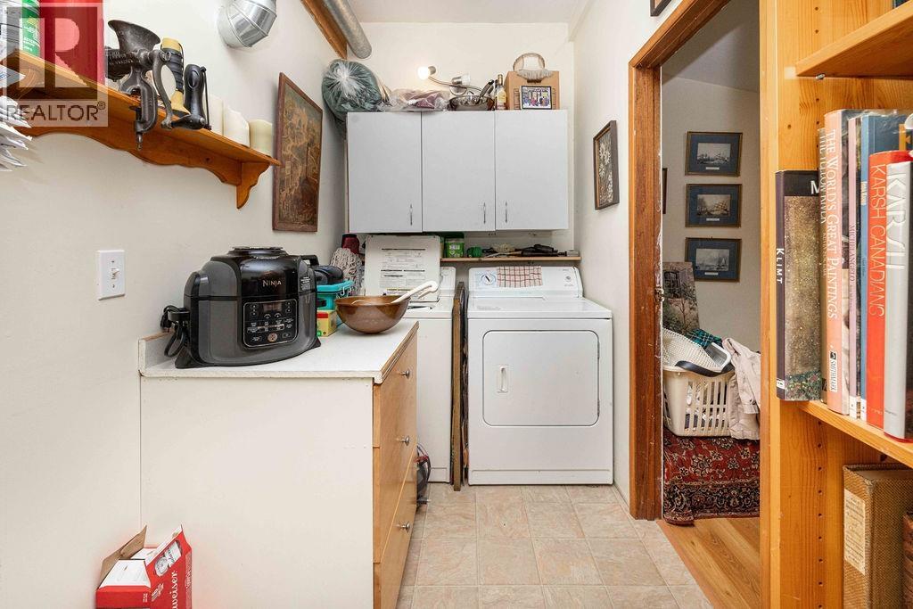1618 OCEAN BEACH ESPLANADE, Gibsons