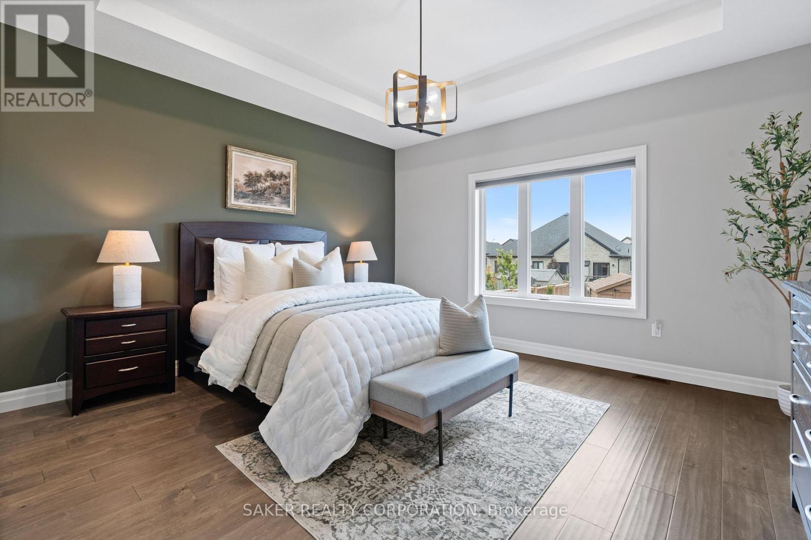 Single Family House Bungalow for Sale in  FINCH COURT Central Elgin (Belmont) 