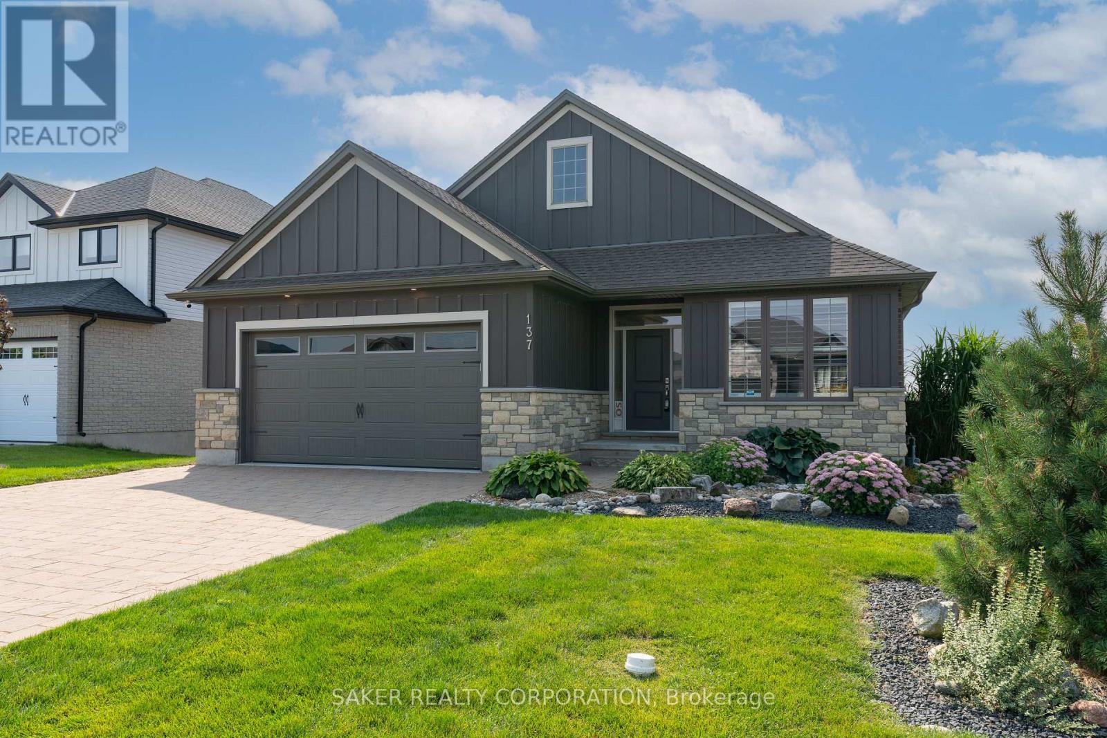 Single Family House Bungalow for Sale in  FINCH COURT Central Elgin (Belmont) 