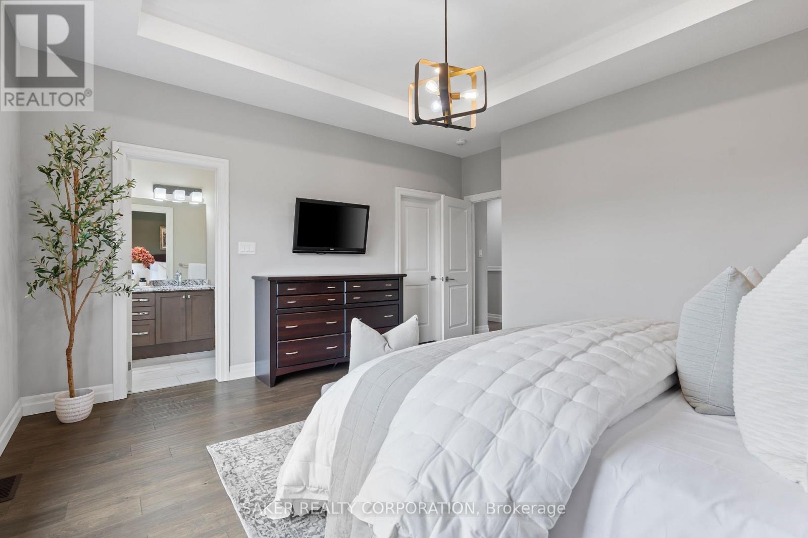 Single Family House Bungalow for Sale in  FINCH COURT Central Elgin (Belmont) 