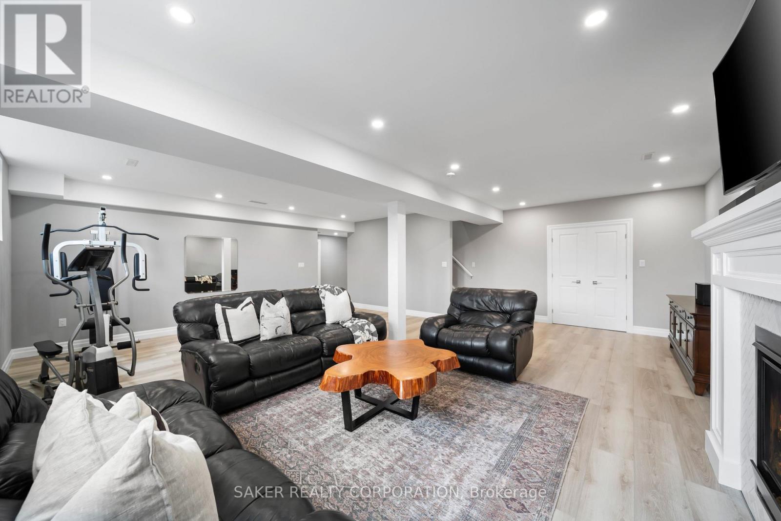 Single Family House Bungalow for Sale in  FINCH COURT Central Elgin (Belmont) 