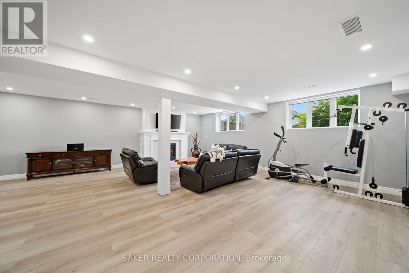 Single Family House Bungalow for Sale in  FINCH COURT Central Elgin (Belmont) 