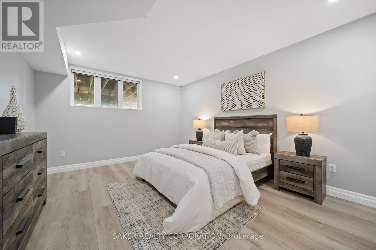 Single Family House Bungalow for Sale in  FINCH COURT Central Elgin (Belmont) 