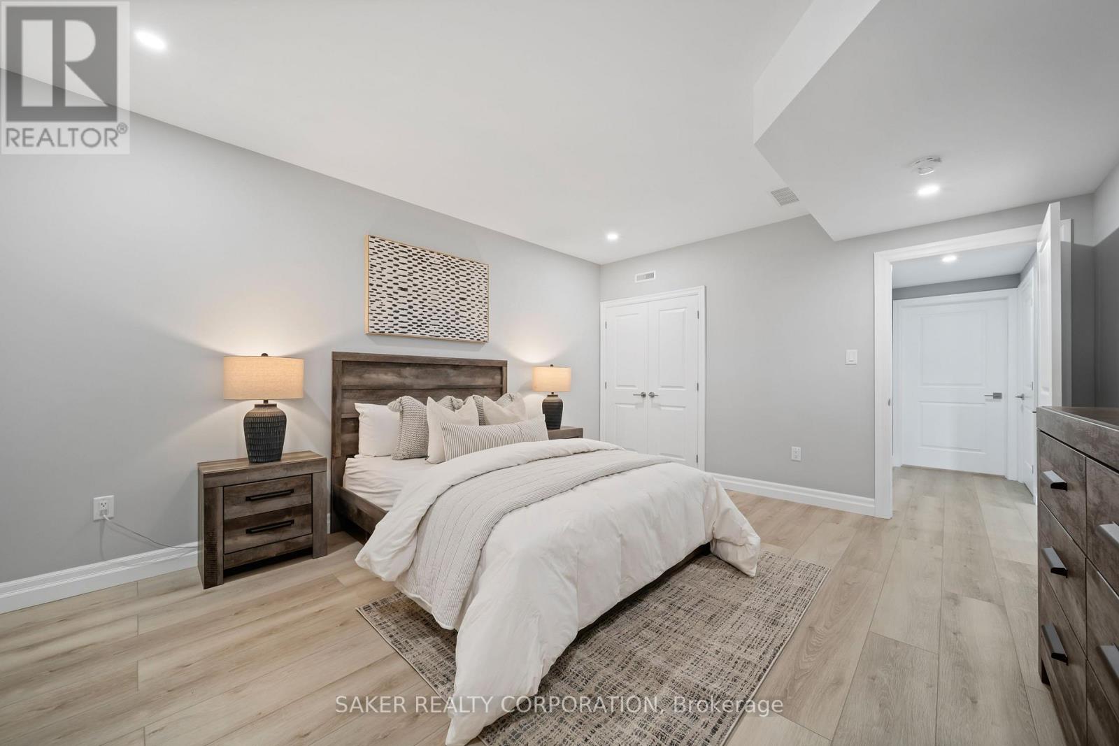 Single Family House Bungalow for Sale in  FINCH COURT Central Elgin (Belmont) 