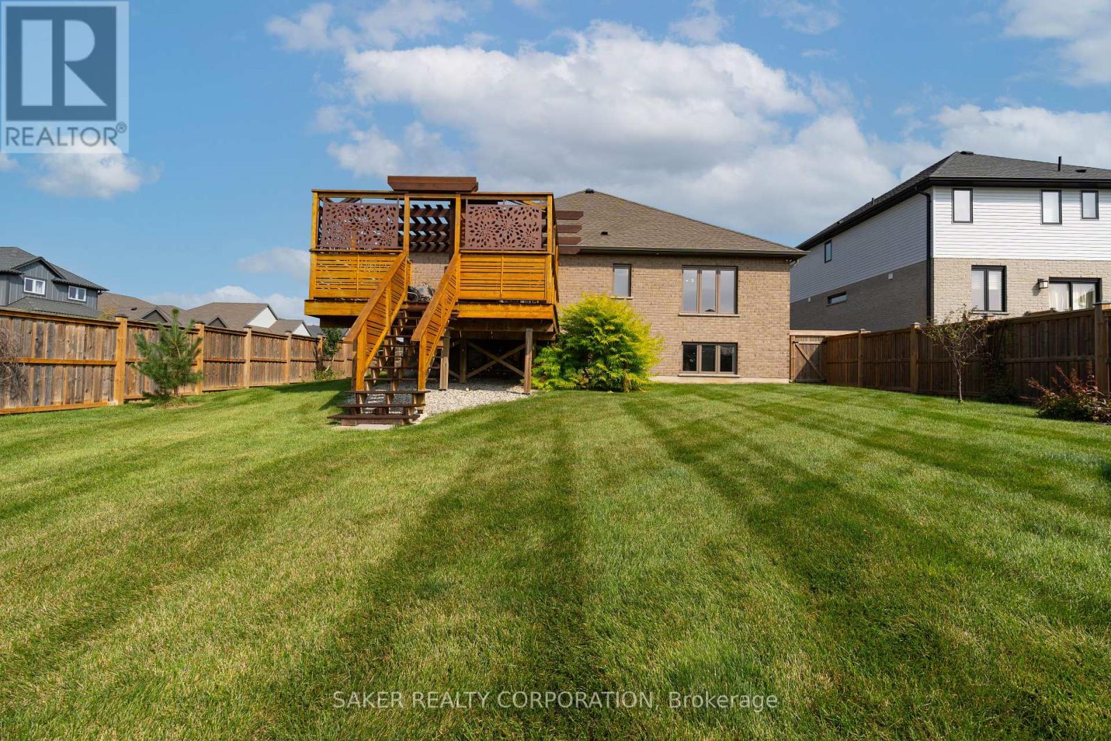 Single Family House Bungalow for Sale in  FINCH COURT Central Elgin (Belmont) 