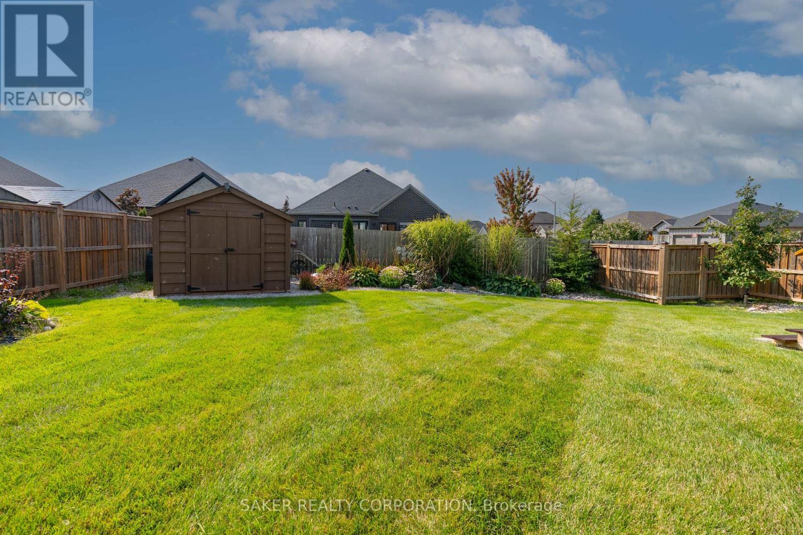 Single Family House Bungalow for Sale in  FINCH COURT Central Elgin (Belmont) 