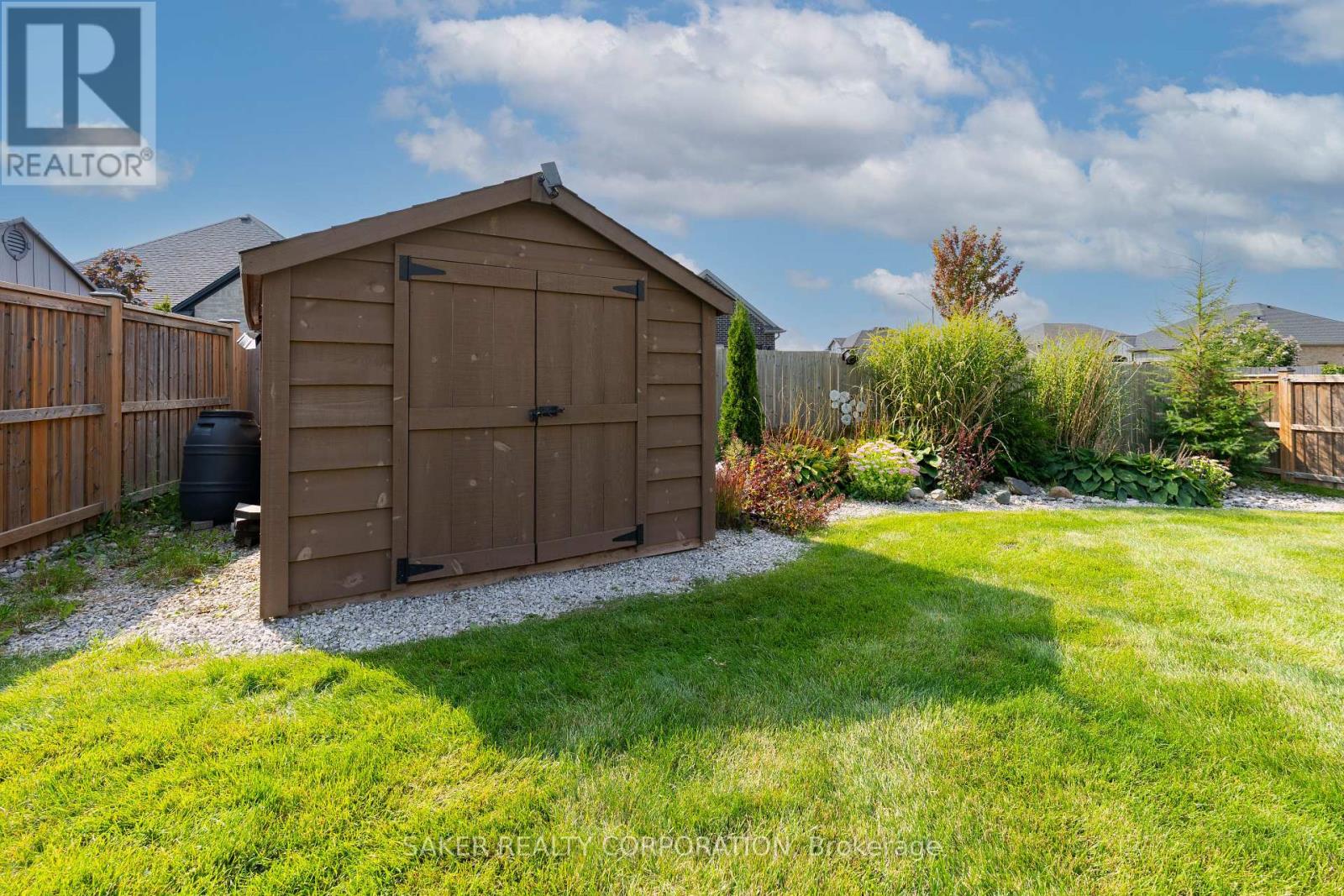 Single Family House Bungalow for Sale in  FINCH COURT Central Elgin (Belmont) 