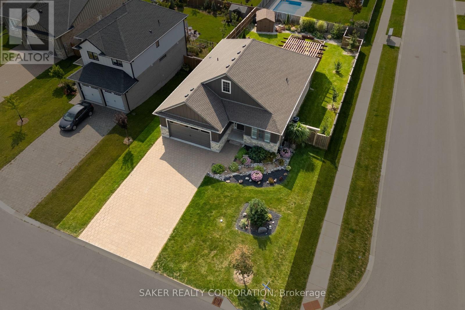 Single Family House Bungalow for Sale in  FINCH COURT Central Elgin (Belmont) 