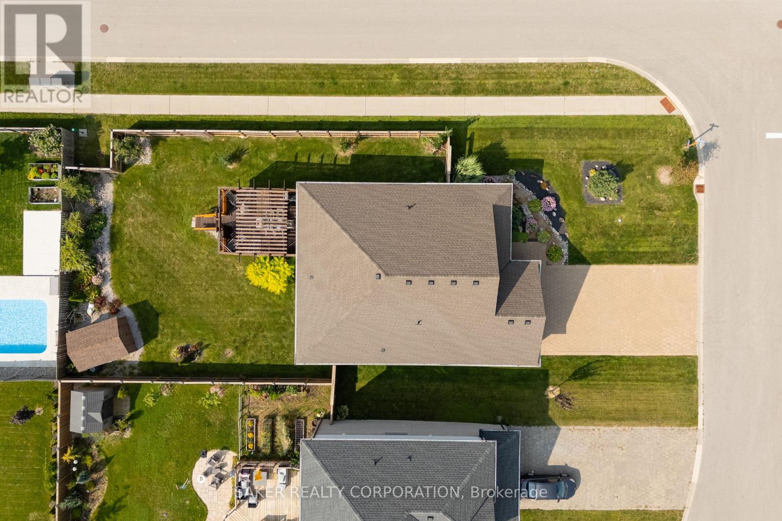 Single Family House Bungalow for Sale in  FINCH COURT Central Elgin (Belmont) 