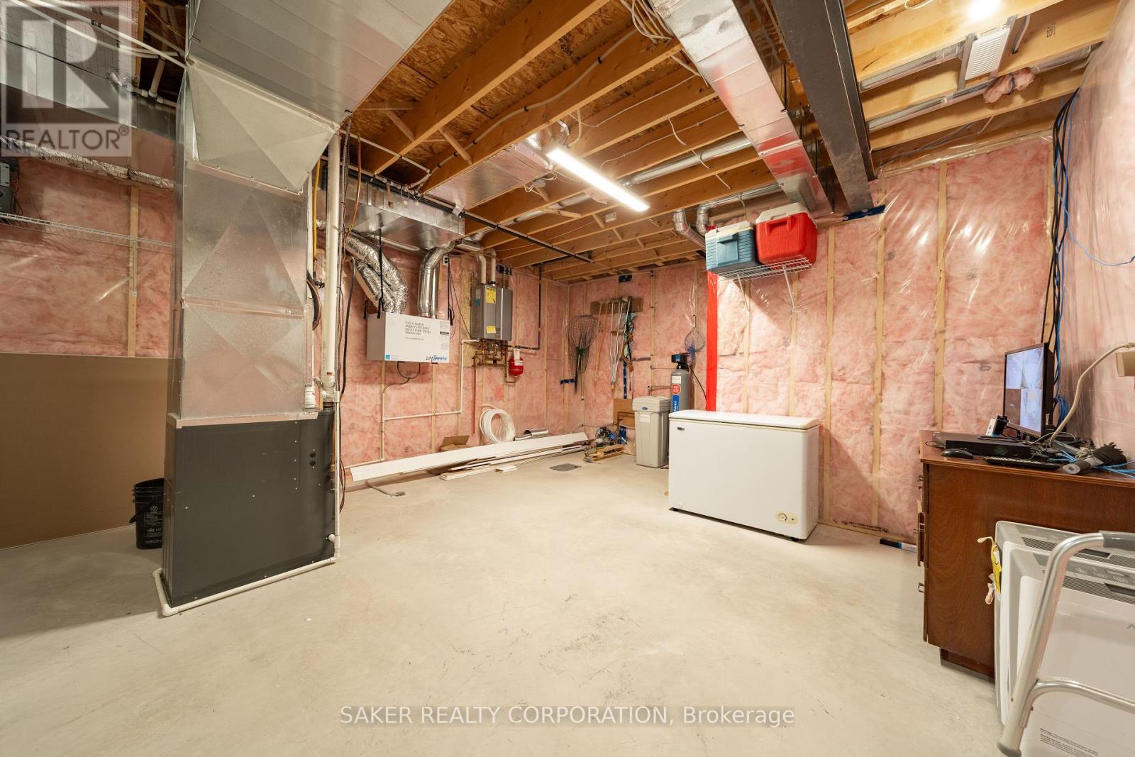 Single Family House Bungalow for Sale in  FINCH COURT Central Elgin (Belmont) 