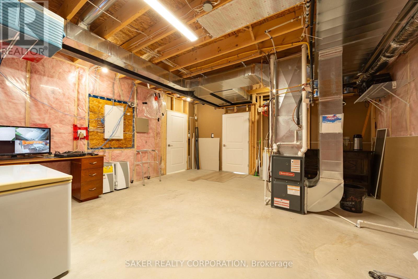 Single Family House Bungalow for Sale in  FINCH COURT Central Elgin (Belmont) 