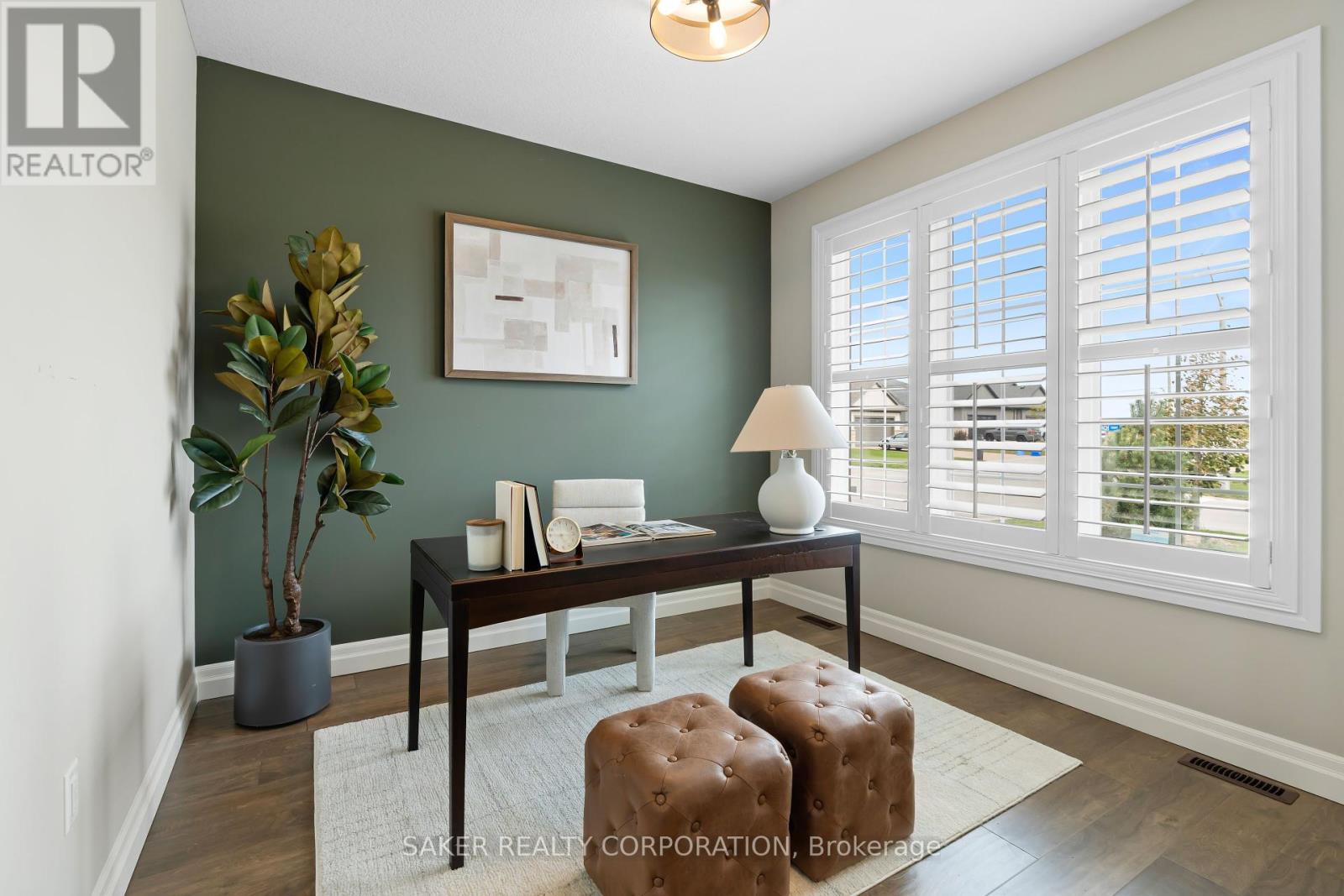 Single Family House Bungalow for Sale in  FINCH COURT Central Elgin (Belmont) 