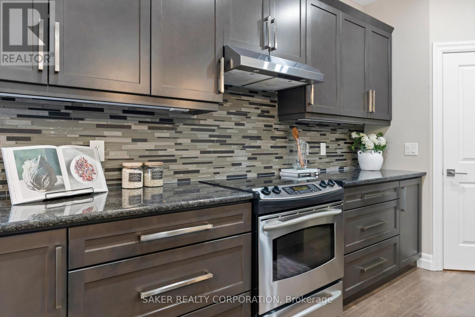 Single Family House Bungalow for Sale in  FINCH COURT Central Elgin (Belmont) 