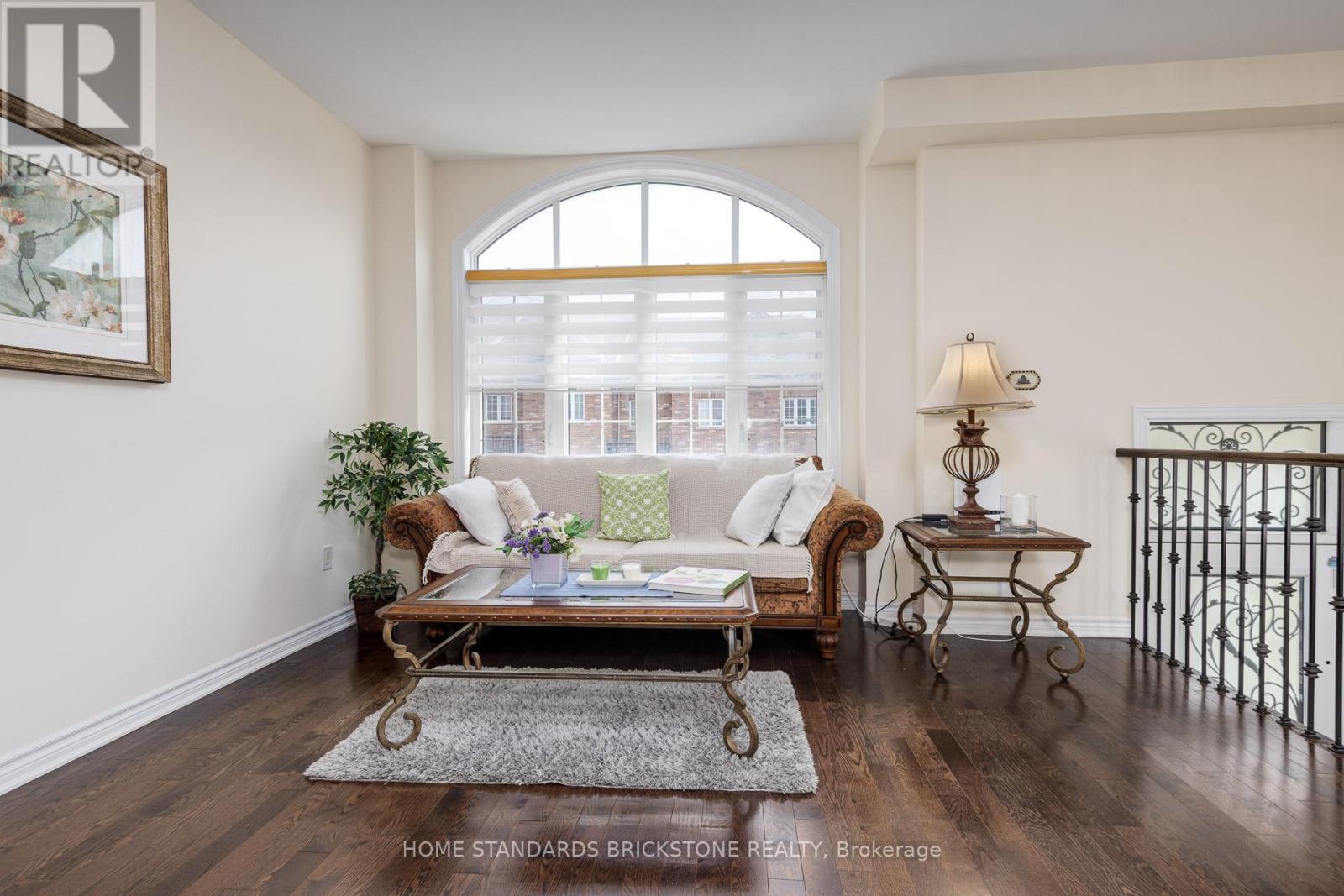 Single Family House for Sale in    DUFFERIN STREET Vaughan (Patterson) 