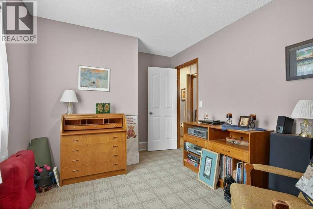 Single Family House 4 Level for Sale in  Hidden Hills Place NW Hidden Valley Calgary 